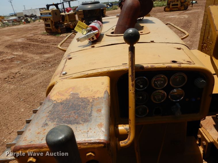 image for item DH0946 1977 Caterpillar D8K  pipelayer