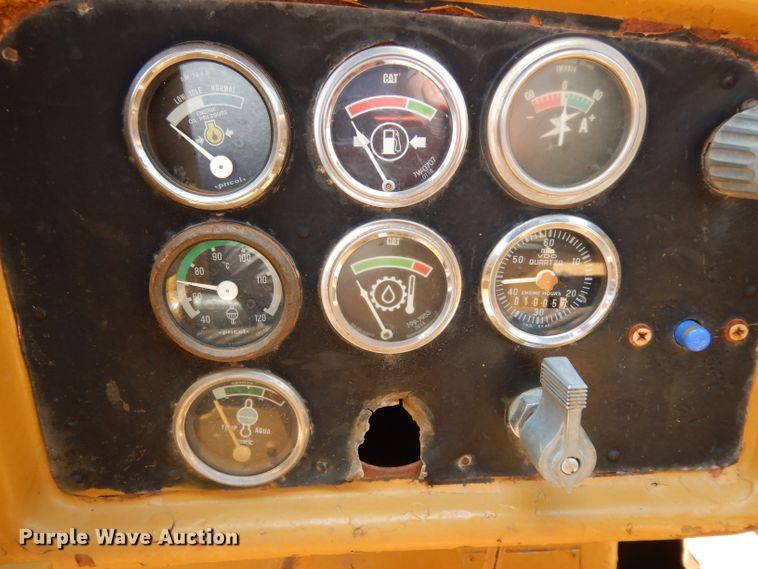 image for item DH0946 1977 Caterpillar D8K  pipelayer