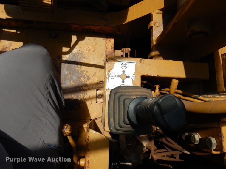 image for item DH0946 1977 Caterpillar D8K  pipelayer