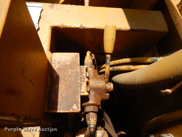 image for item DH0946 1977 Caterpillar D8K  pipelayer