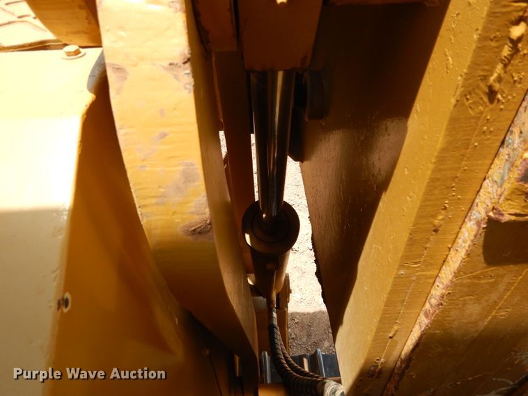 image for item DH0946 1977 Caterpillar D8K  pipelayer