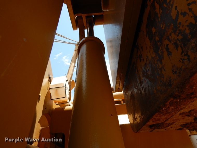 image for item DH0946 1977 Caterpillar D8K  pipelayer