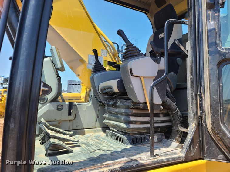 image for item DH0947 2018 Caterpillar 330FL  excavator