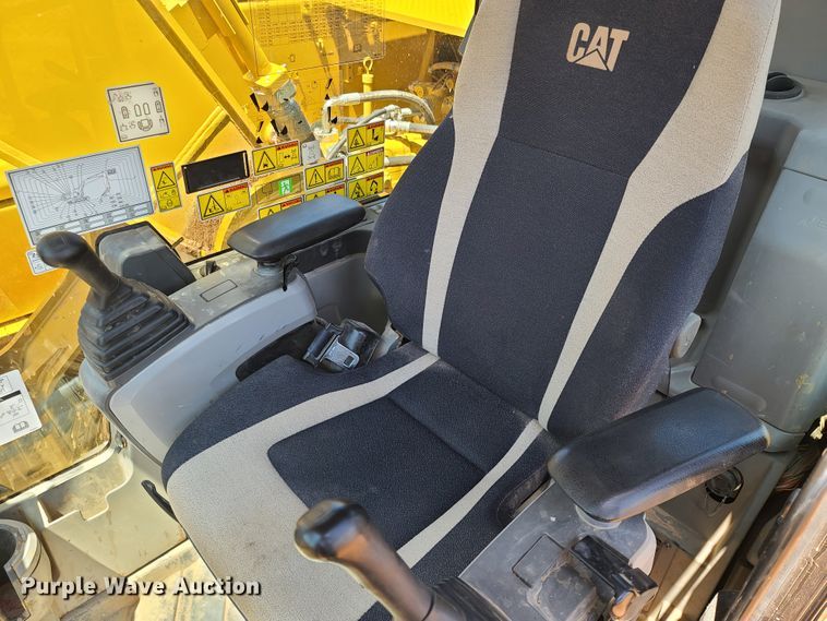 image for item DH0947 2018 Caterpillar 330FL  excavator