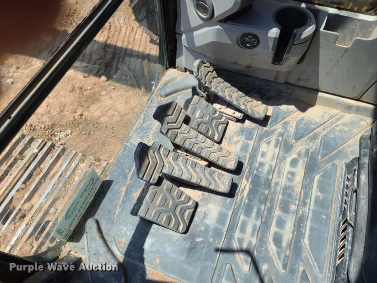 image for item DH0947 2018 Caterpillar 330FL  excavator