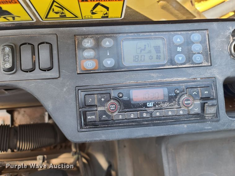 image for item DH0947 2018 Caterpillar 330FL  excavator