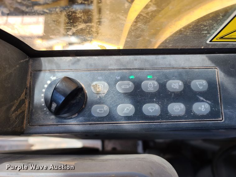 image for item DH0947 2018 Caterpillar 330FL  excavator