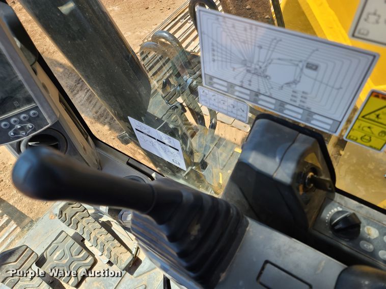 image for item DH0947 2018 Caterpillar 330FL  excavator