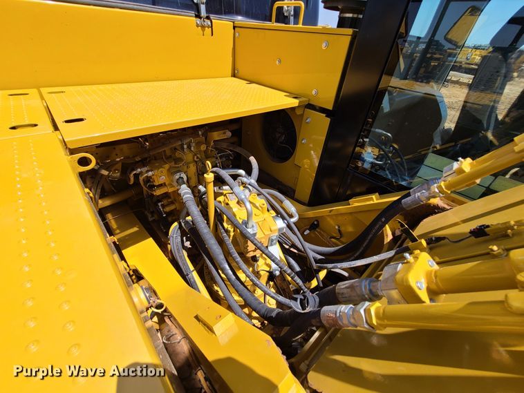 image for item DH0947 2018 Caterpillar 330FL  excavator