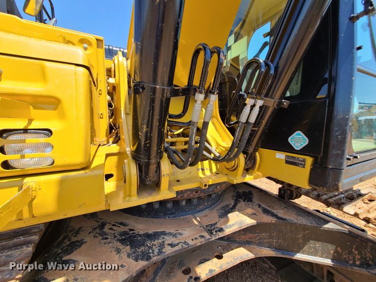 image for item DH0947 2018 Caterpillar 330FL  excavator