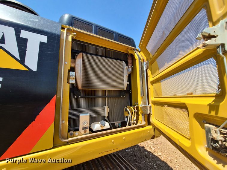 image for item DH0947 2018 Caterpillar 330FL  excavator