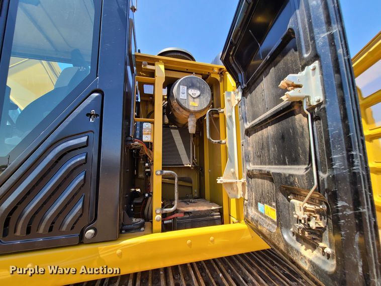 image for item DH0947 2018 Caterpillar 330FL  excavator