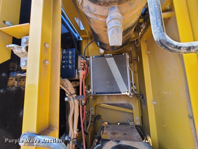 image for item DH0947 2018 Caterpillar 330FL  excavator