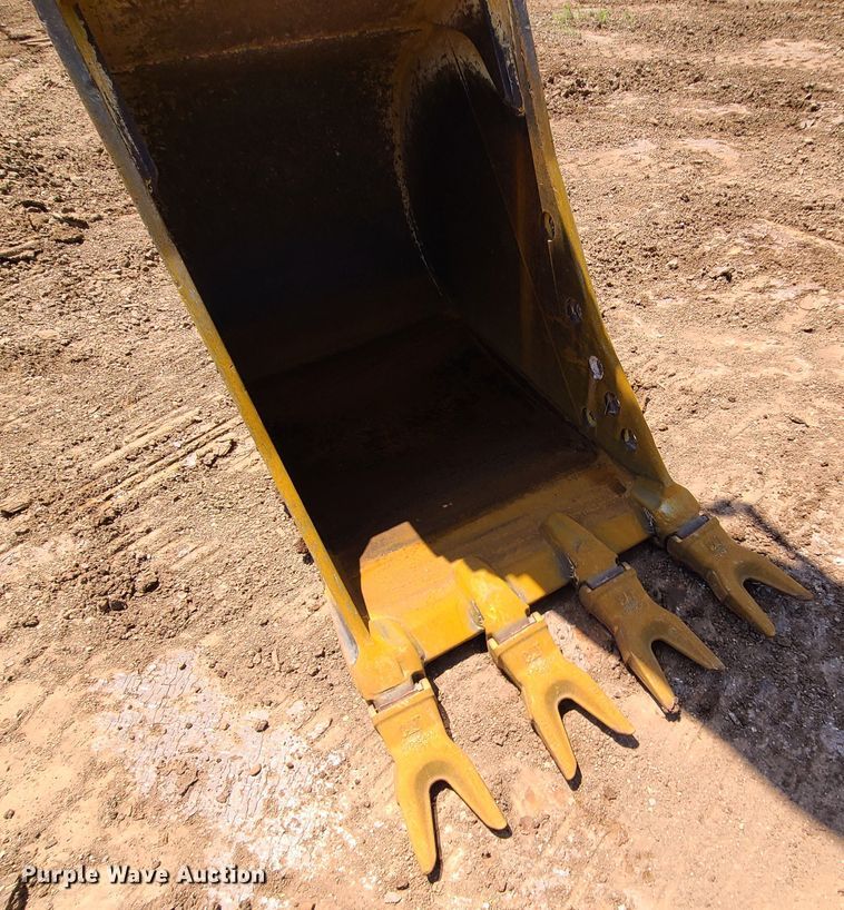 image for item DH0947 2018 Caterpillar 330FL  excavator