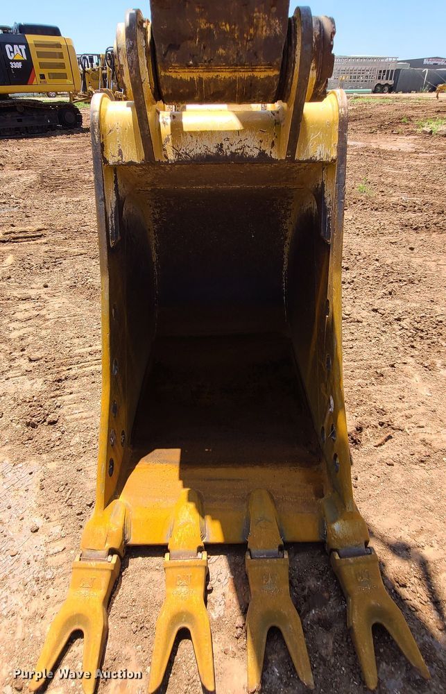 image for item DH0947 2018 Caterpillar 330FL  excavator