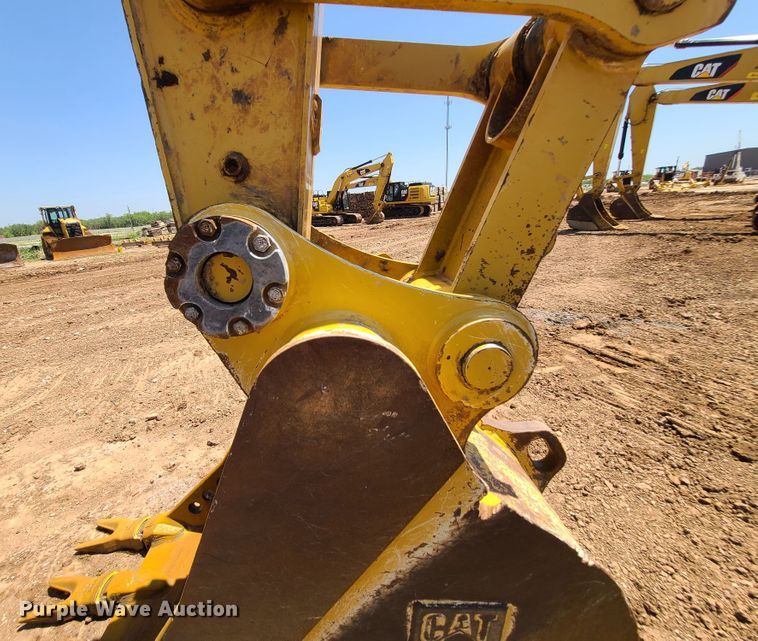 image for item DH0947 2018 Caterpillar 330FL  excavator