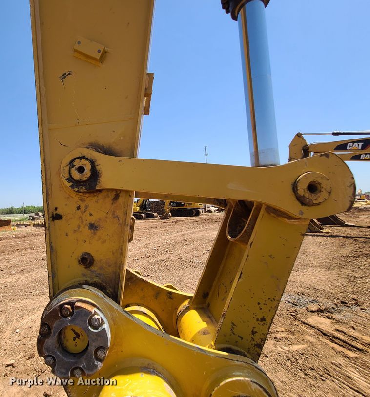 image for item DH0947 2018 Caterpillar 330FL  excavator