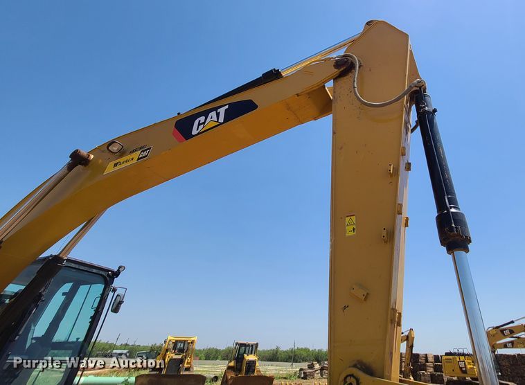image for item DH0947 2018 Caterpillar 330FL  excavator