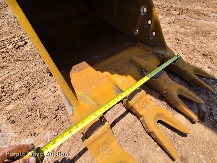 image for item DH0947 2018 Caterpillar 330FL  excavator