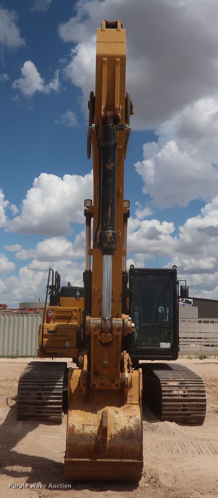 image for item DH0948 2018 Caterpillar 330FL  excavator