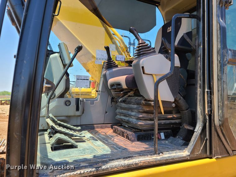 image for item DH0948 2018 Caterpillar 330FL  excavator