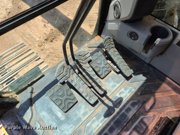 image for item DH0948 2018 Caterpillar 330FL  excavator