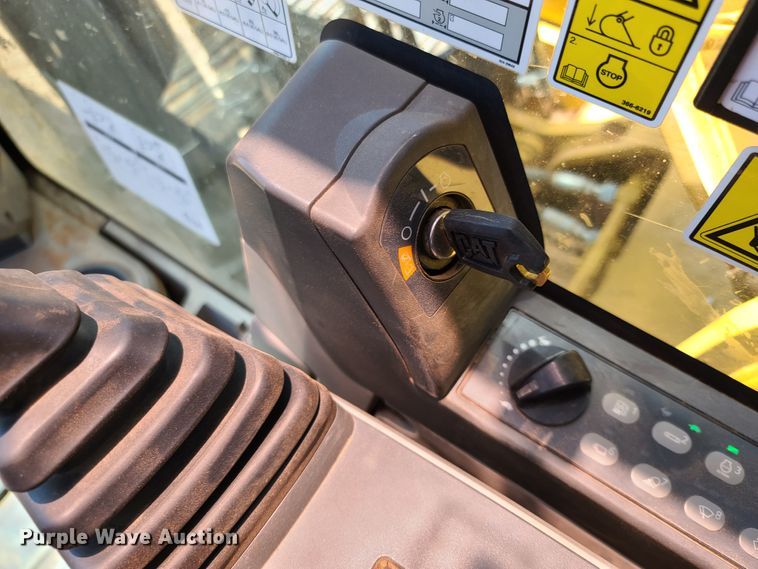 image for item DH0948 2018 Caterpillar 330FL  excavator