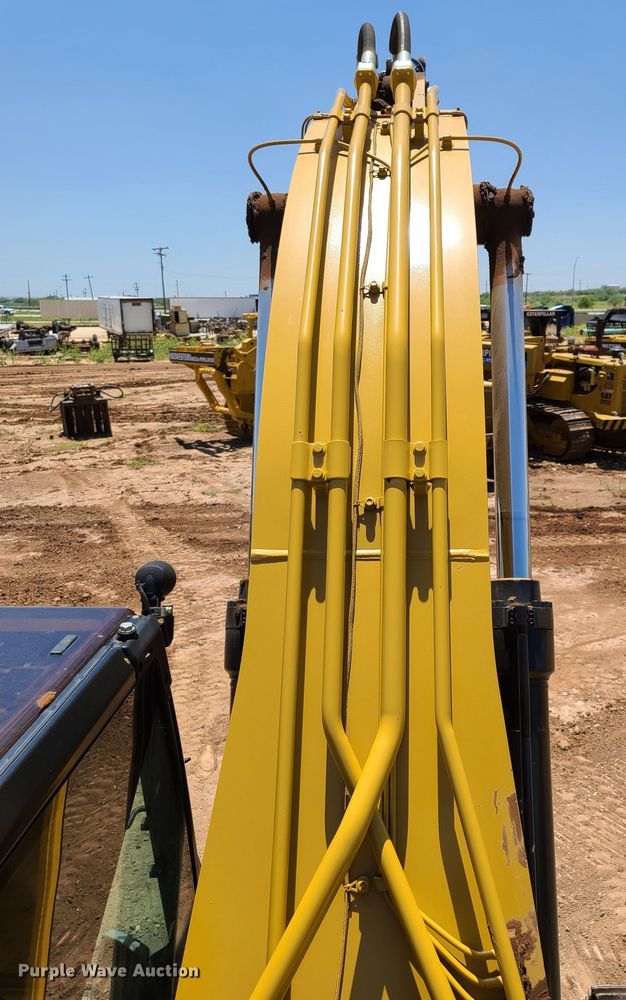 image for item DH0948 2018 Caterpillar 330FL  excavator