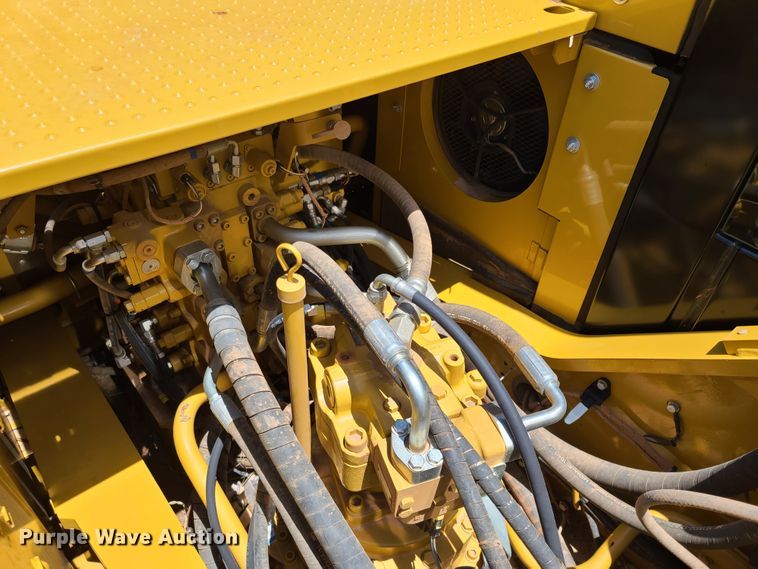 image for item DH0948 2018 Caterpillar 330FL  excavator