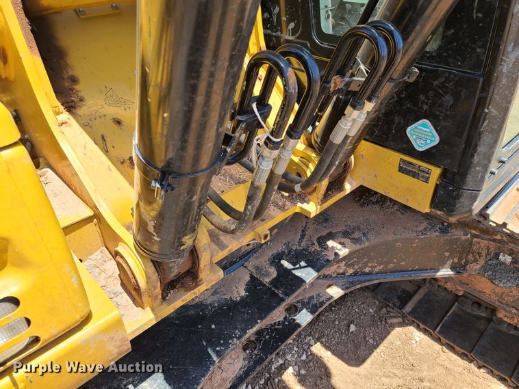 image for item DH0948 2018 Caterpillar 330FL  excavator