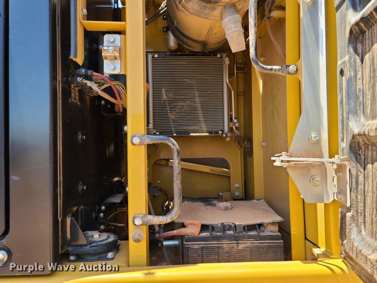 image for item DH0948 2018 Caterpillar 330FL  excavator