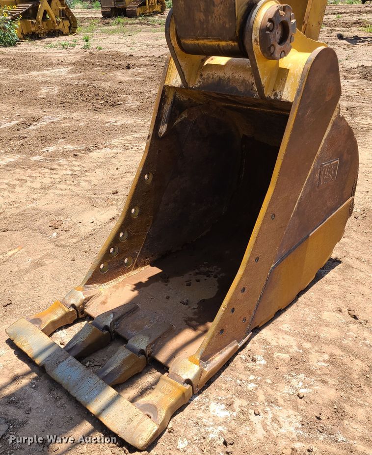 image for item DH0948 2018 Caterpillar 330FL  excavator