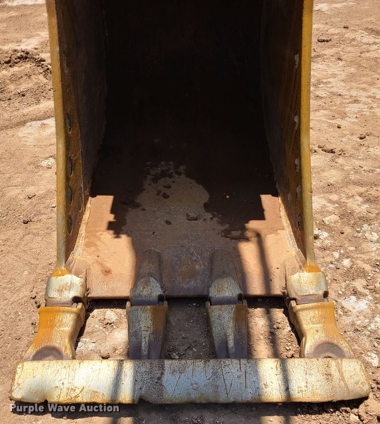 image for item DH0948 2018 Caterpillar 330FL  excavator