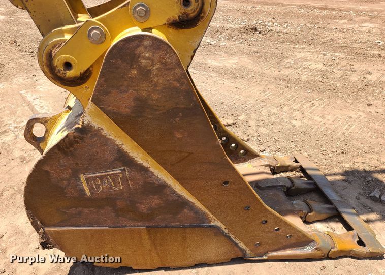 image for item DH0948 2018 Caterpillar 330FL  excavator