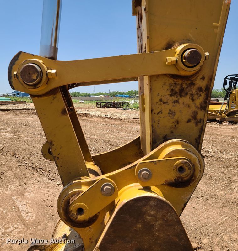 image for item DH0948 2018 Caterpillar 330FL  excavator