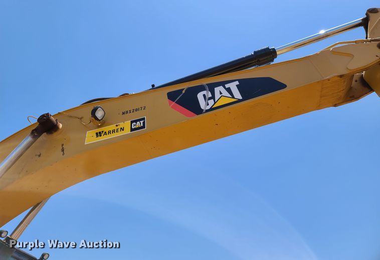 image for item DH0948 2018 Caterpillar 330FL  excavator