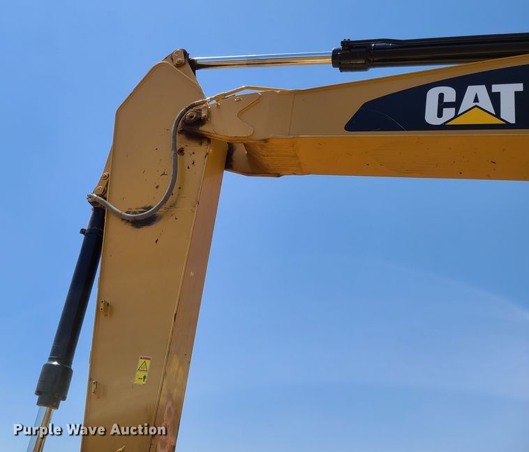 image for item DH0948 2018 Caterpillar 330FL  excavator