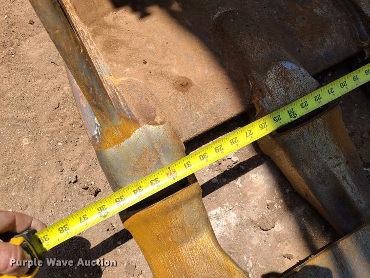 image for item DH0948 2018 Caterpillar 330FL  excavator