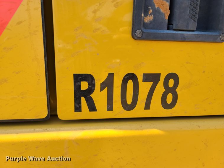 image for item DH0948 2018 Caterpillar 330FL  excavator