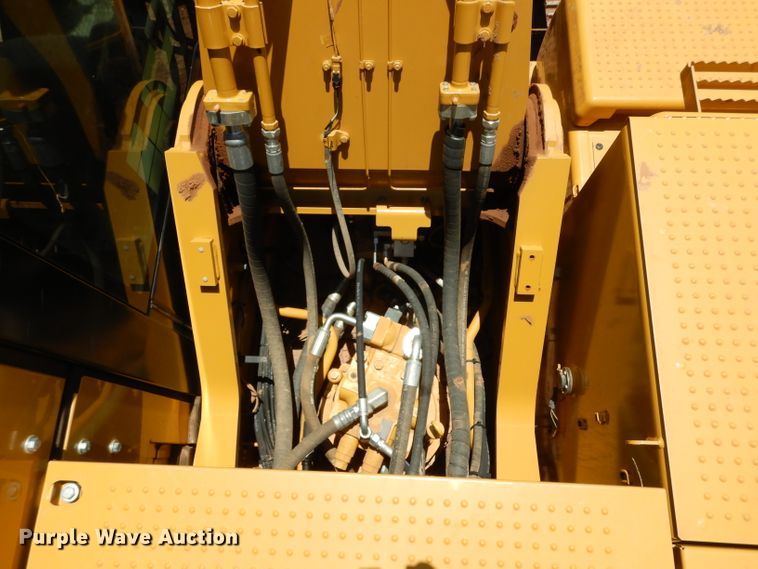 image for item DH0949 2018 Caterpillar 330FL  excavator