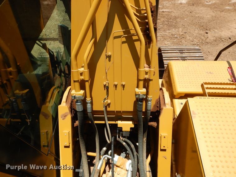 image for item DH0949 2018 Caterpillar 330FL  excavator
