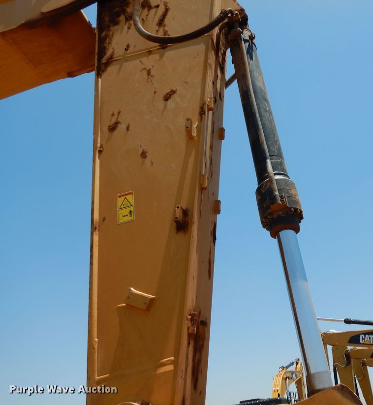 image for item DH0949 2018 Caterpillar 330FL  excavator