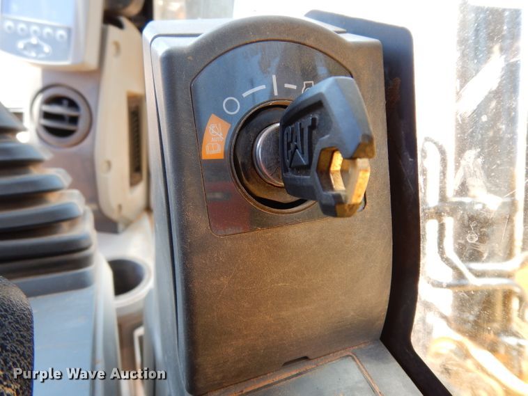 image for item DH0950 2018 Caterpillar 330FL  excavator