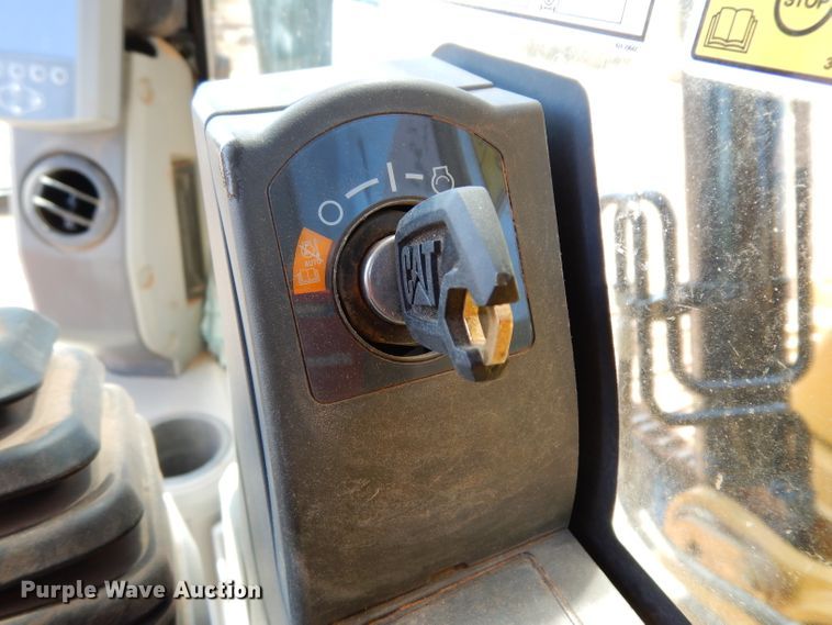 image for item DH0951 2018 Caterpillar 330FL  excavator