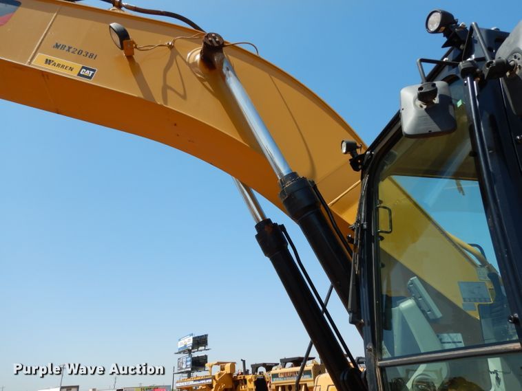 image for item DH0951 2018 Caterpillar 330FL  excavator