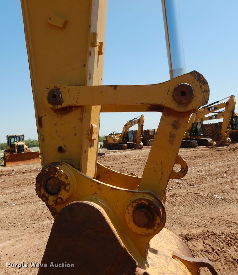 image for item DH0951 2018 Caterpillar 330FL  excavator