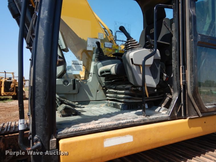 image for item DH0952 2018 Caterpillar 330FL  excavator
