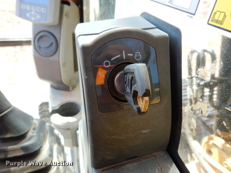 image for item DH0952 2018 Caterpillar 330FL  excavator