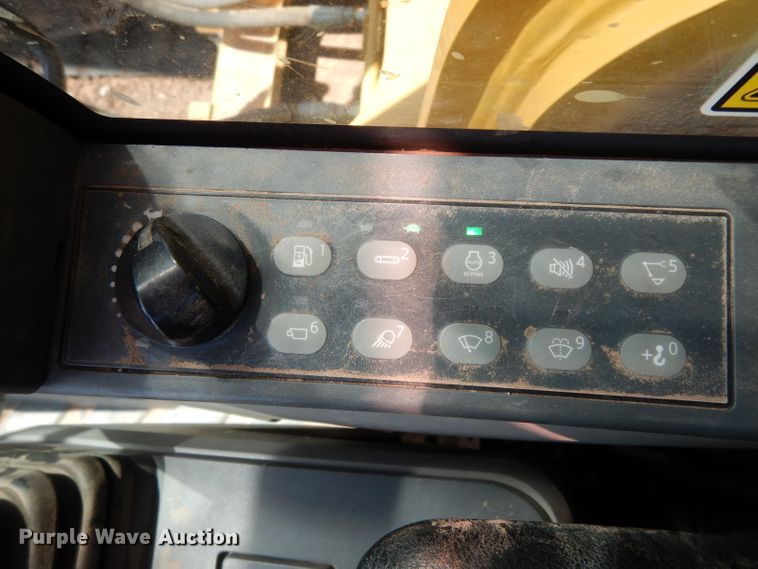 image for item DH0952 2018 Caterpillar 330FL  excavator