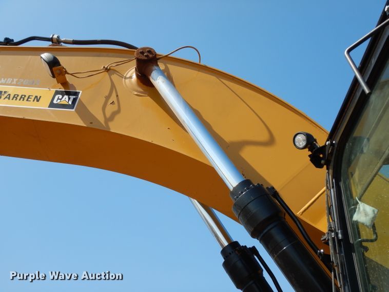 image for item DH0952 2018 Caterpillar 330FL  excavator